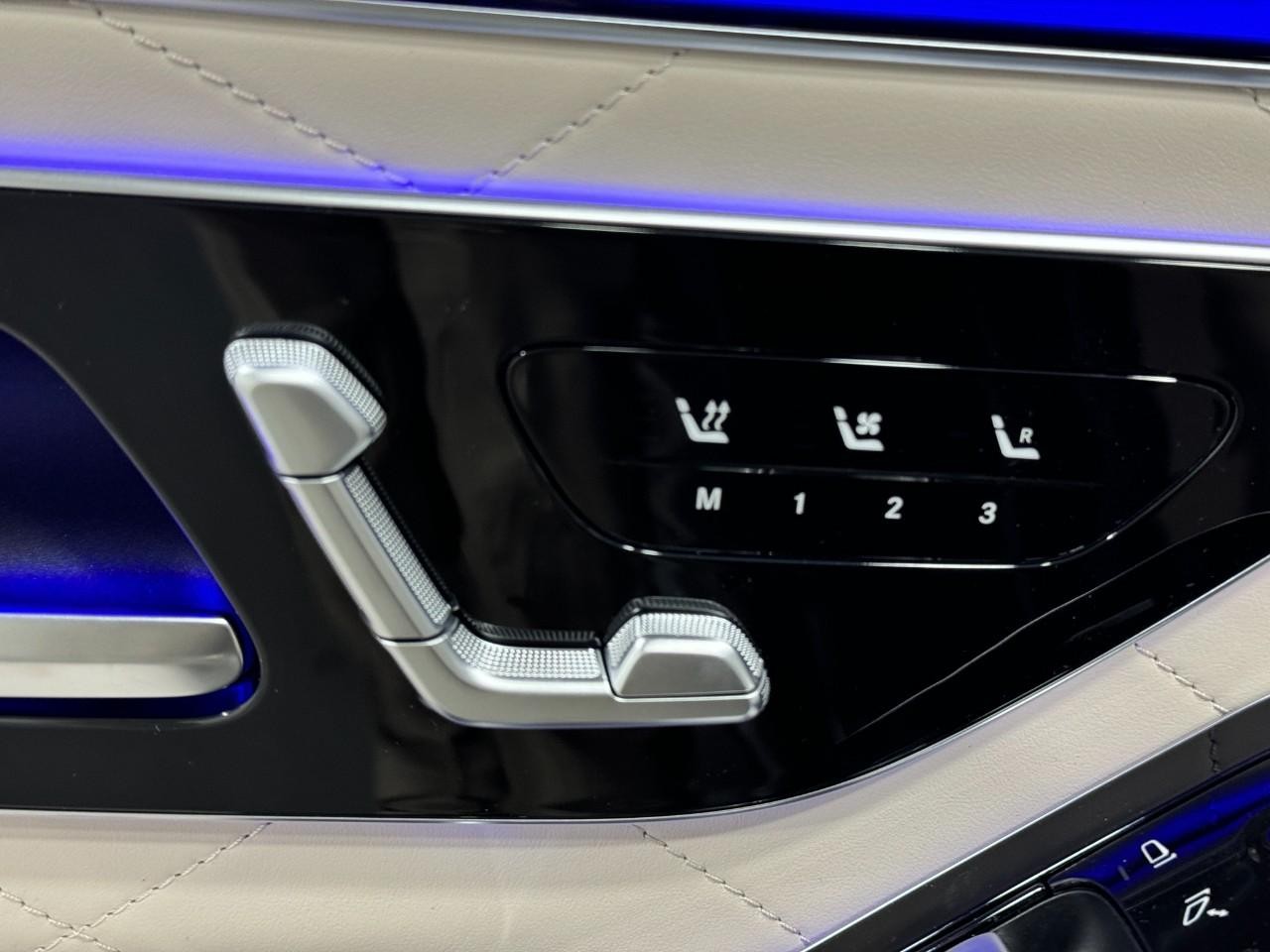 Mercedes-Benz S-Class Vehicle Full-screen Gallery Image 25