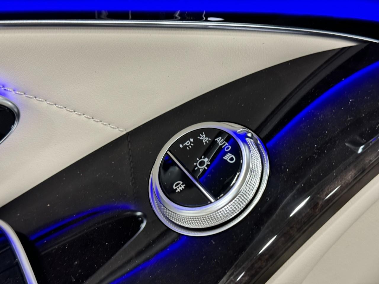 Mercedes-Benz S-Class Vehicle Full-screen Gallery Image 27