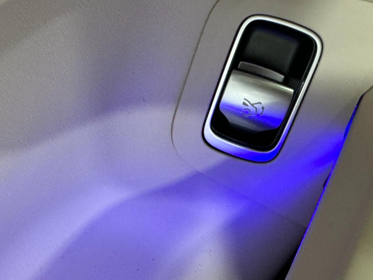 Mercedes-Benz S-Class Vehicle Full-screen Gallery Image 29