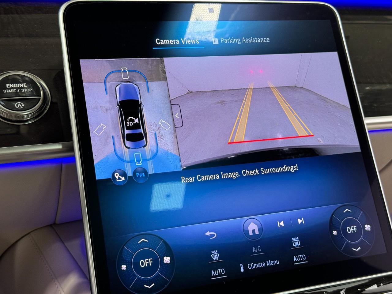 Mercedes-Benz S-Class Vehicle Full-screen Gallery Image 37