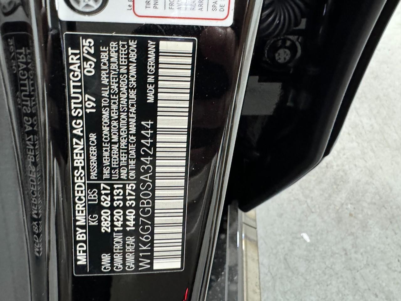 Mercedes-Benz S-Class Vehicle Full-screen Gallery Image 38