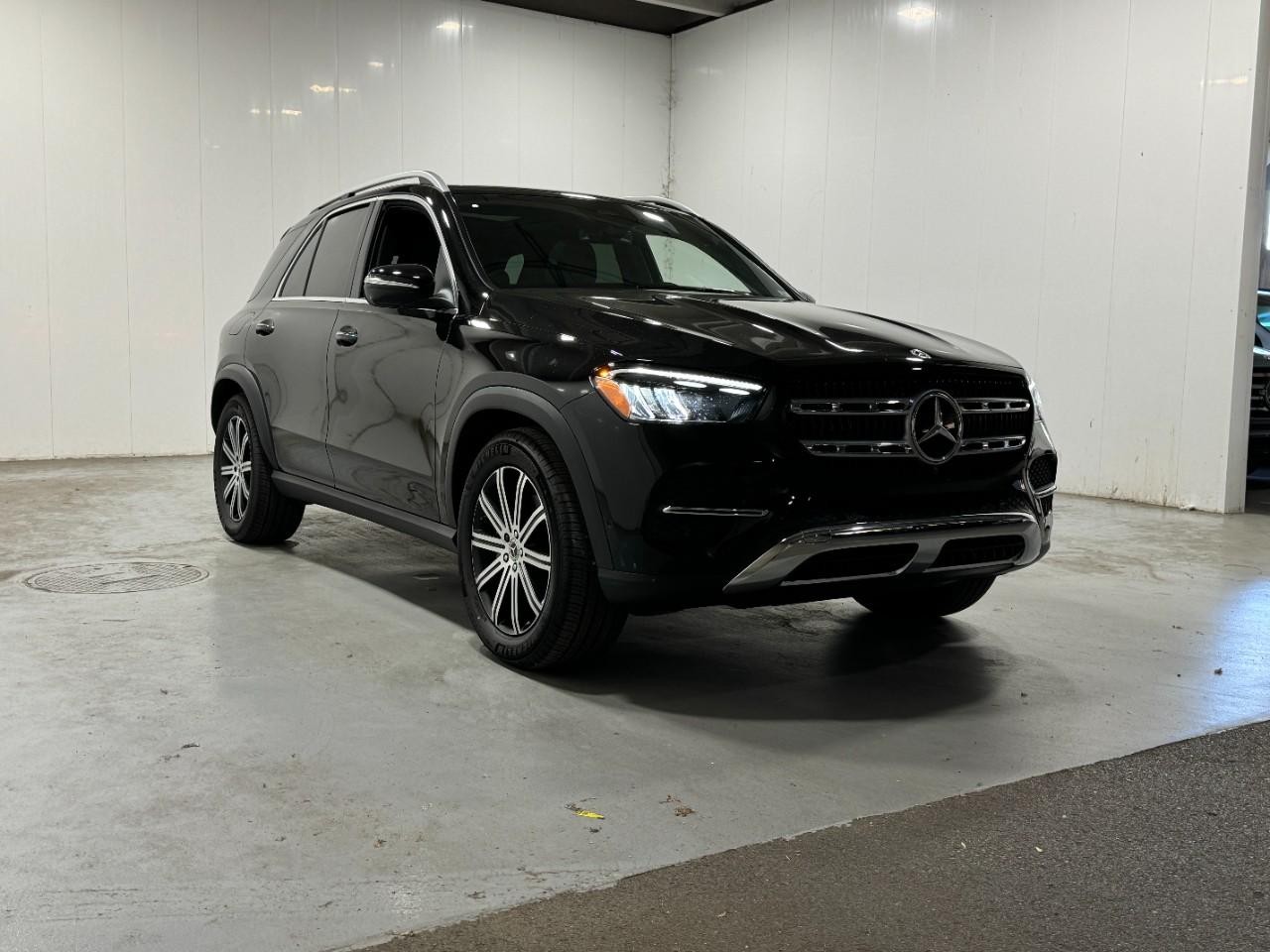 Mercedes-Benz GLE Vehicle Full-screen Gallery Image 6