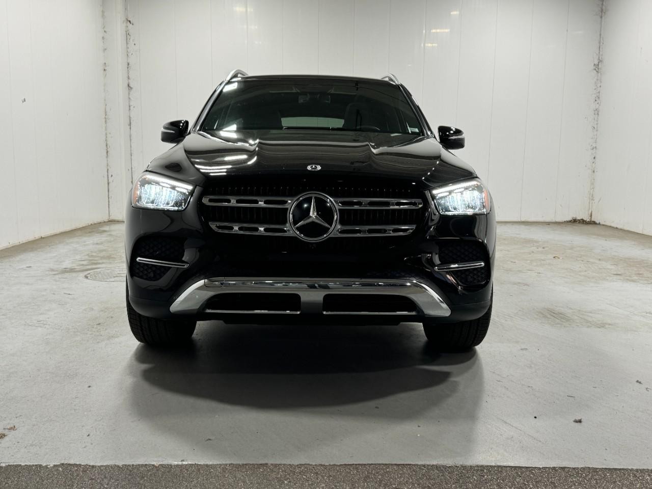 Mercedes-Benz GLE Vehicle Full-screen Gallery Image 7