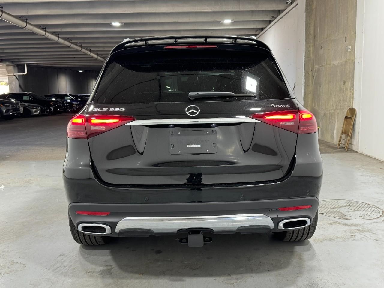 Mercedes-Benz GLE Vehicle Full-screen Gallery Image 9