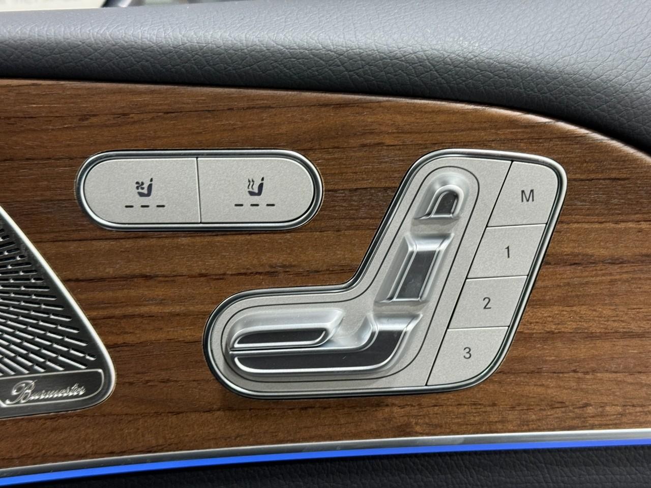 Mercedes-Benz GLE Vehicle Full-screen Gallery Image 21