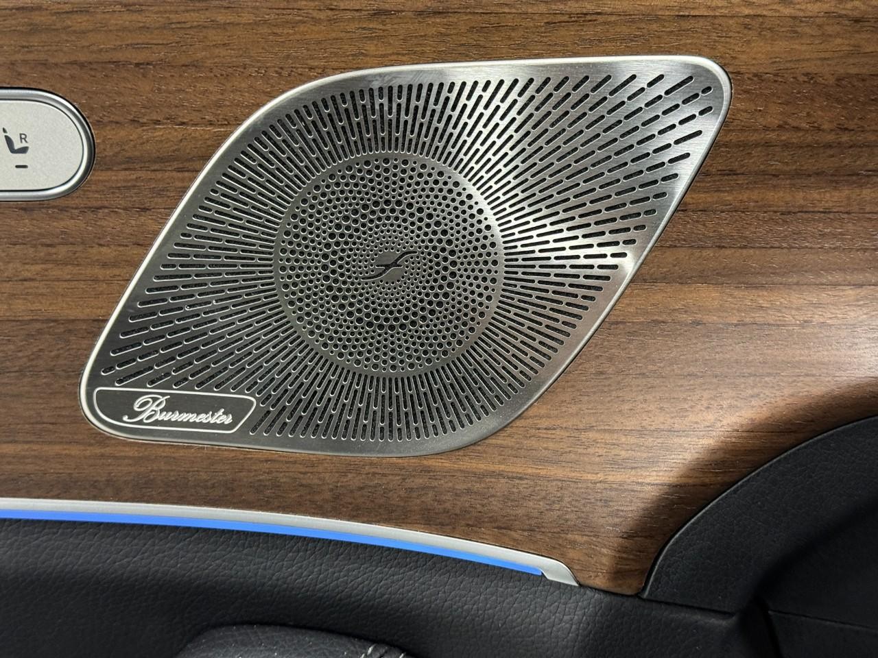 Mercedes-Benz GLE Vehicle Full-screen Gallery Image 24