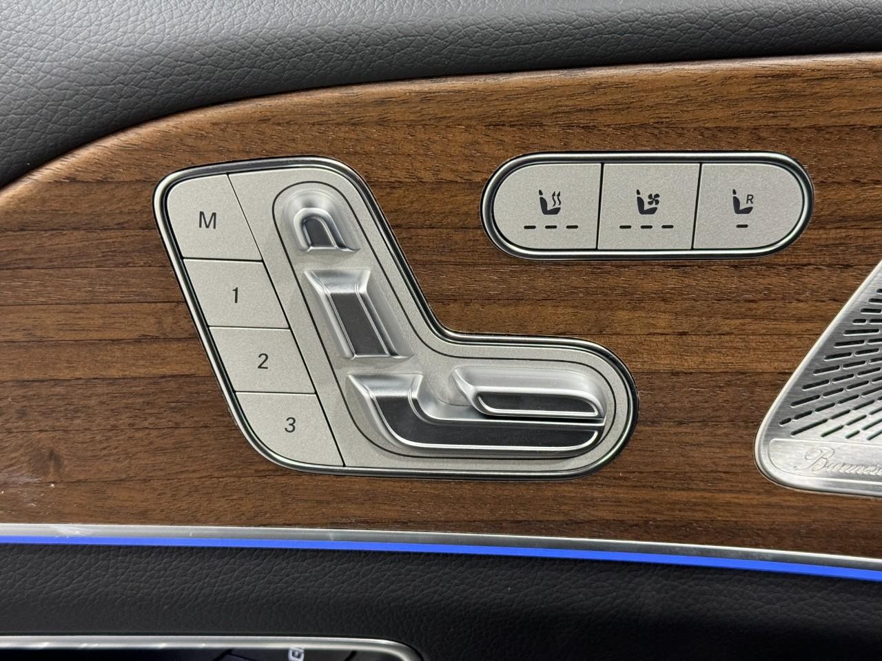 Mercedes-Benz GLE Vehicle Full-screen Gallery Image 25