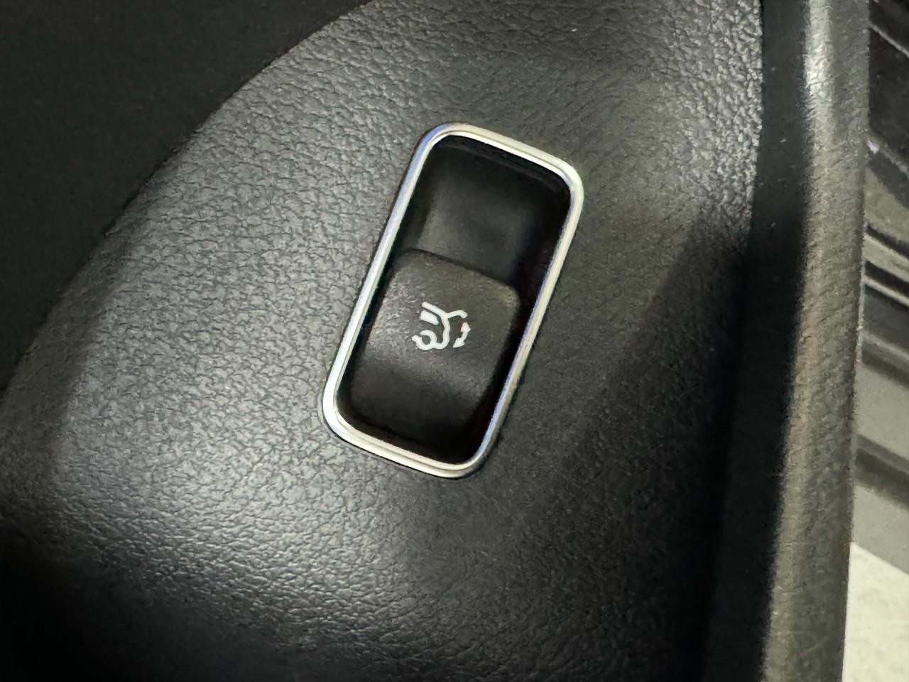 Mercedes-Benz GLE Vehicle Full-screen Gallery Image 28