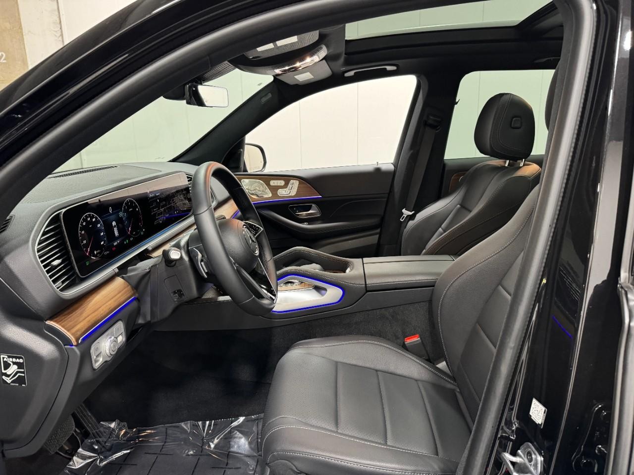 Mercedes-Benz GLE Vehicle Full-screen Gallery Image 29