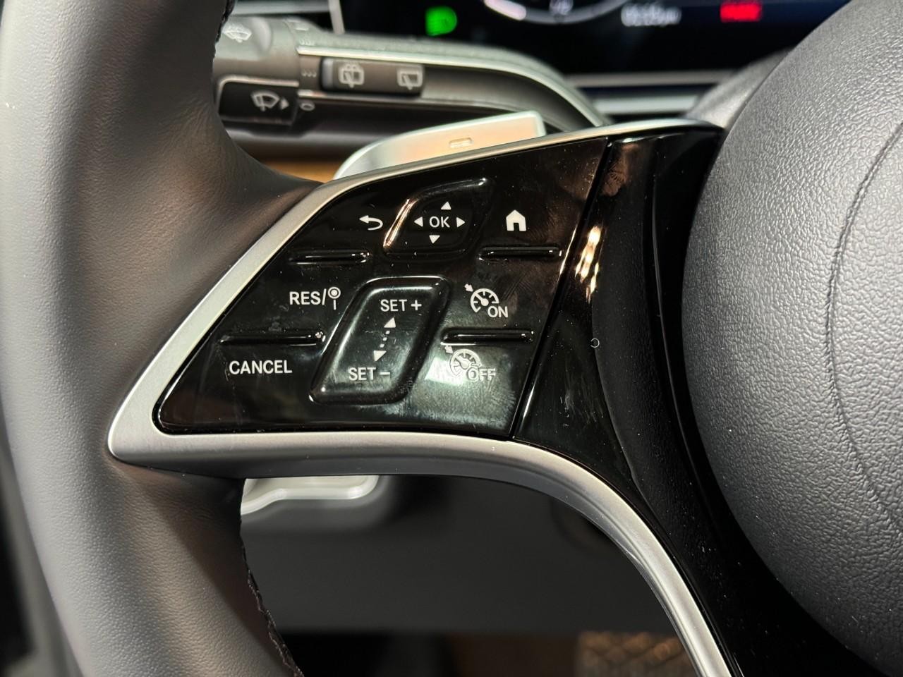 Mercedes-Benz GLE Vehicle Full-screen Gallery Image 33