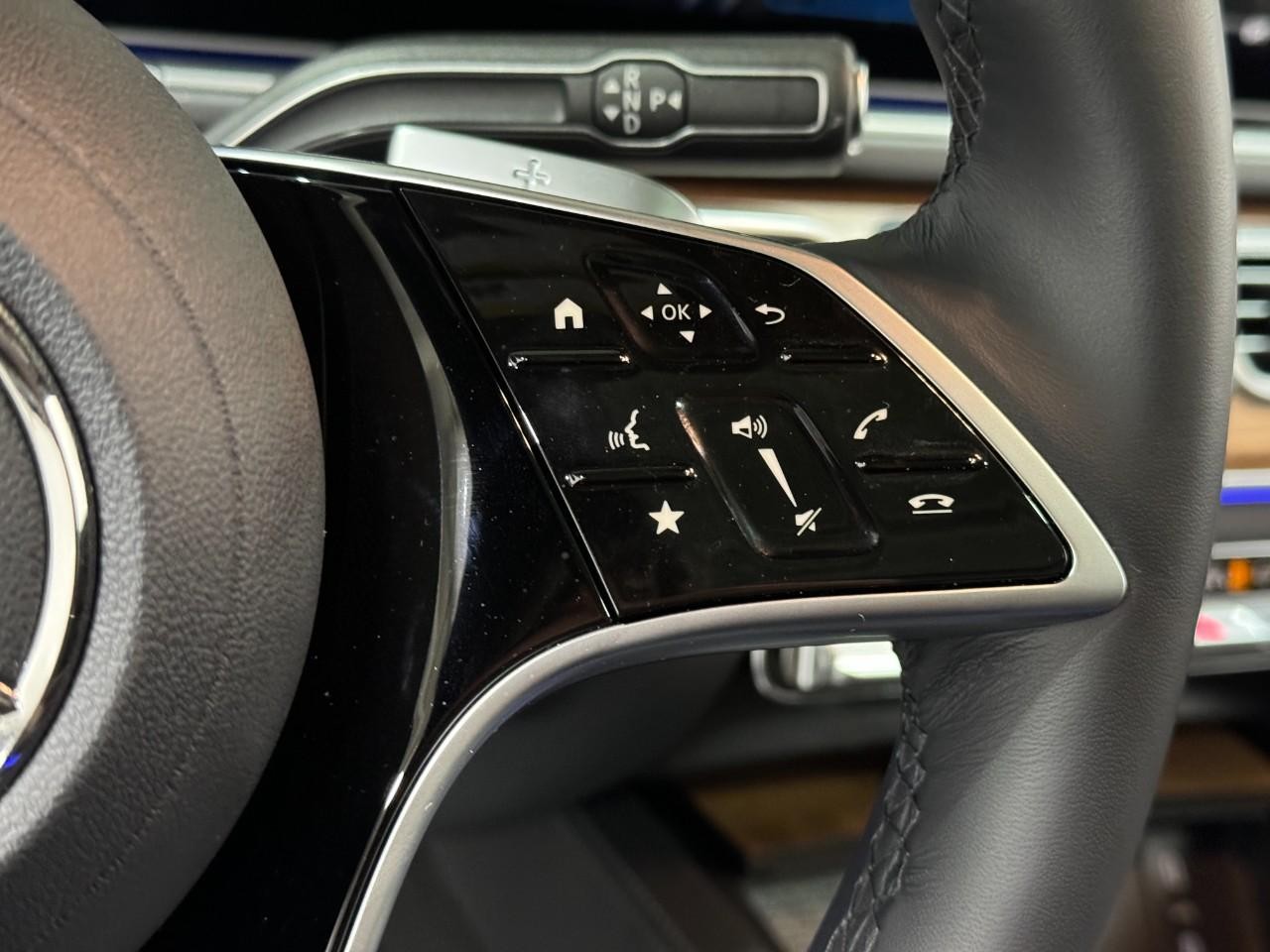 Mercedes-Benz GLE Vehicle Full-screen Gallery Image 34