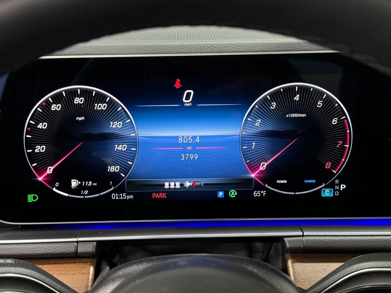 Mercedes-Benz GLE Vehicle Full-screen Gallery Image 35