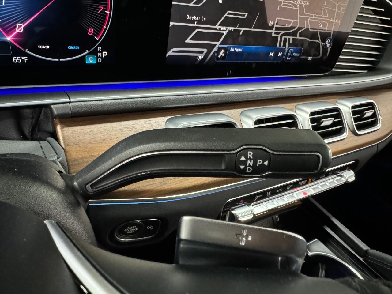 Mercedes-Benz GLE Vehicle Full-screen Gallery Image 36