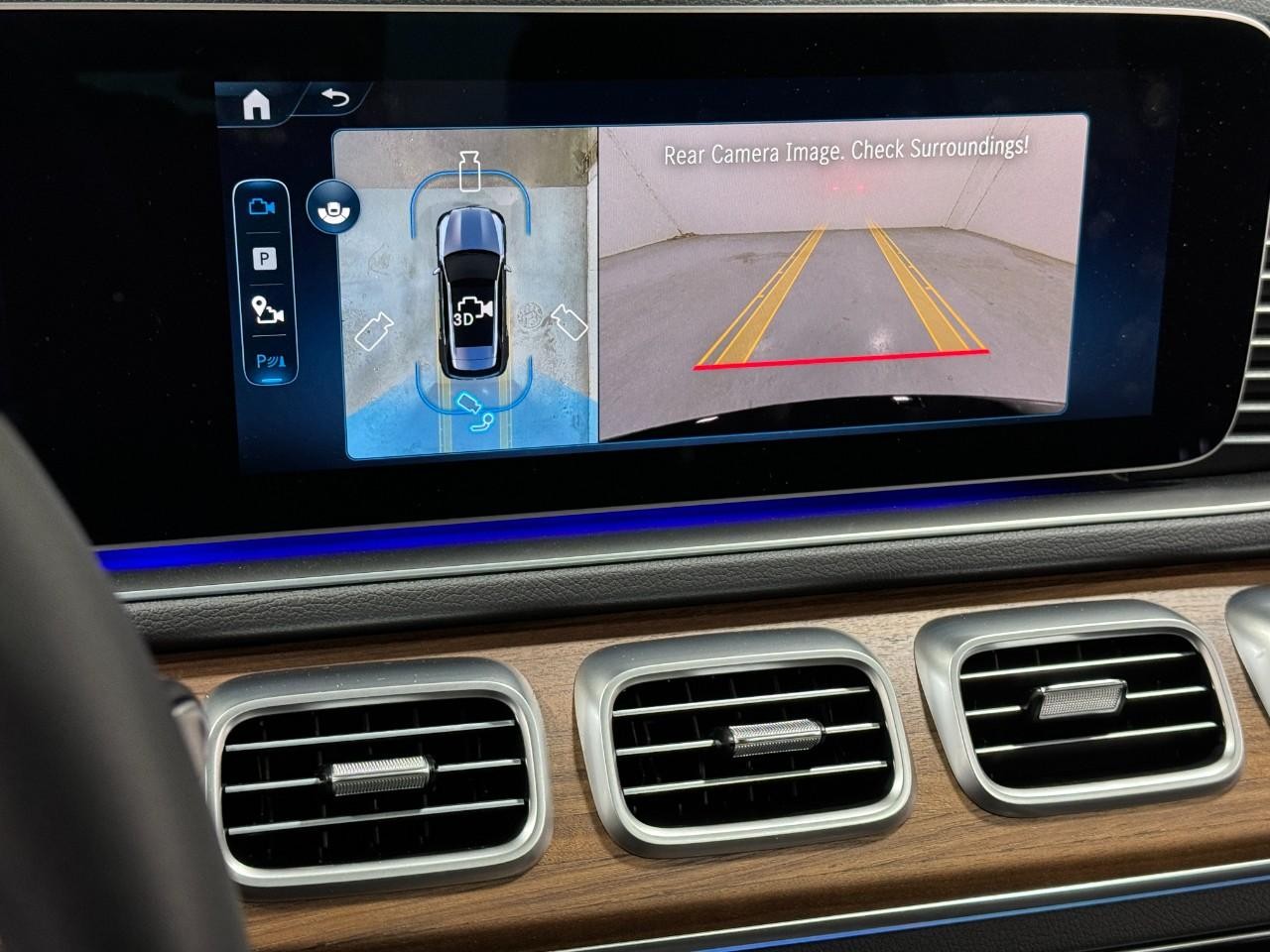 Mercedes-Benz GLE Vehicle Full-screen Gallery Image 37