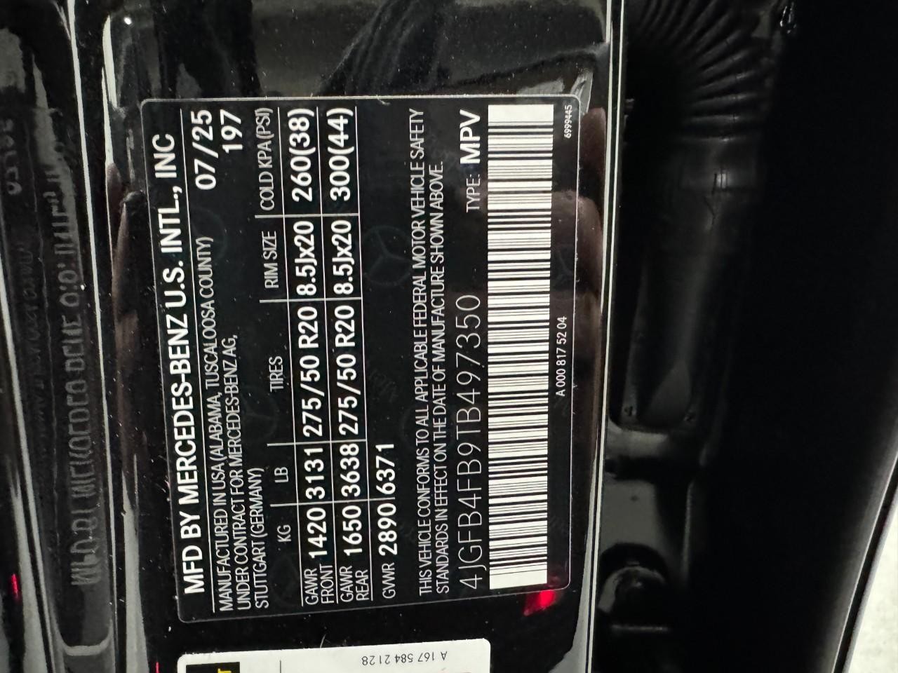 Mercedes-Benz GLE Vehicle Full-screen Gallery Image 38