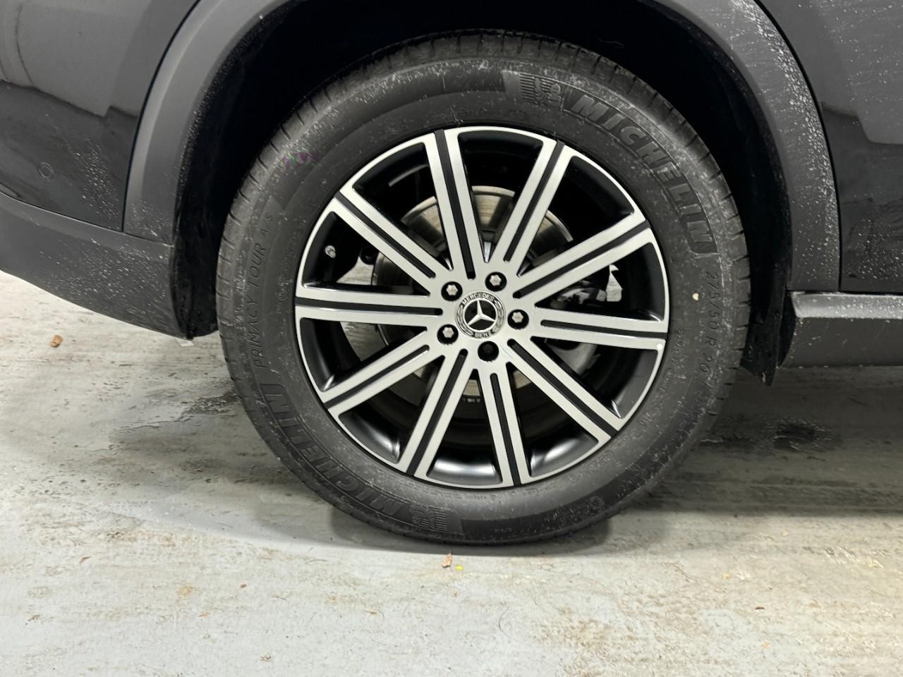 Mercedes-Benz GLE Vehicle Full-screen Gallery Image 5