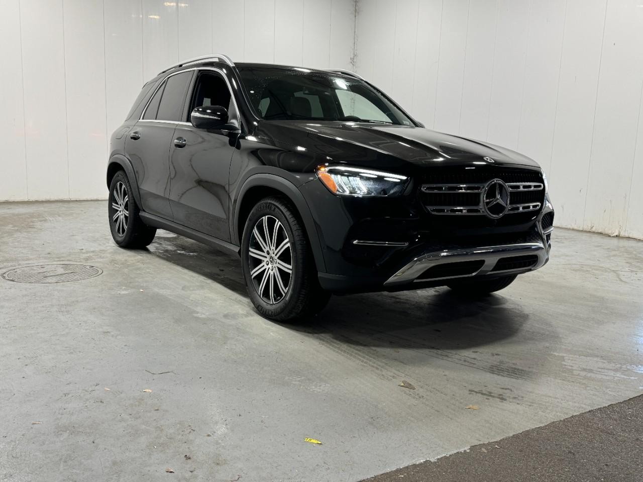 Mercedes-Benz GLE Vehicle Full-screen Gallery Image 6