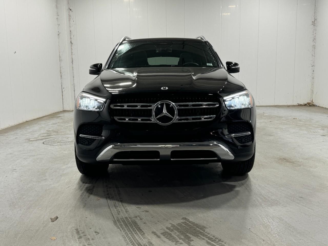 Mercedes-Benz GLE Vehicle Full-screen Gallery Image 7