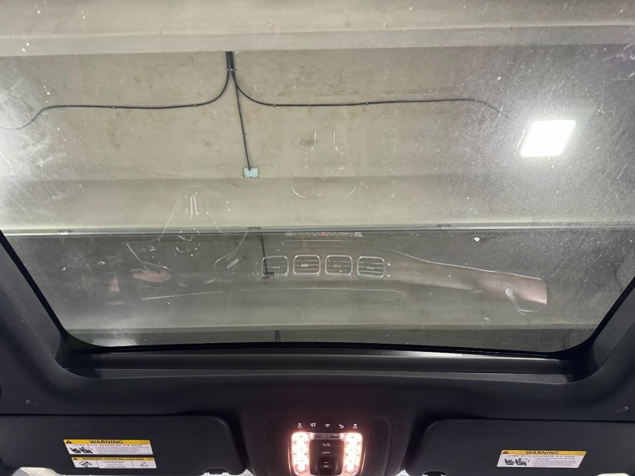 Mercedes-Benz GLE Vehicle Full-screen Gallery Image 11