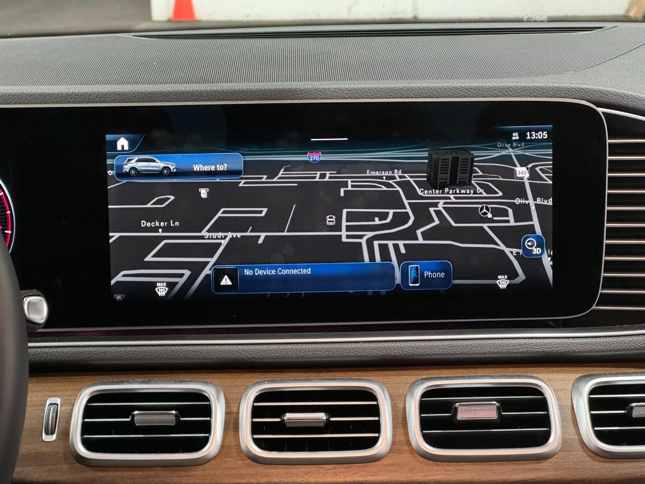 Mercedes-Benz GLE Vehicle Full-screen Gallery Image 14