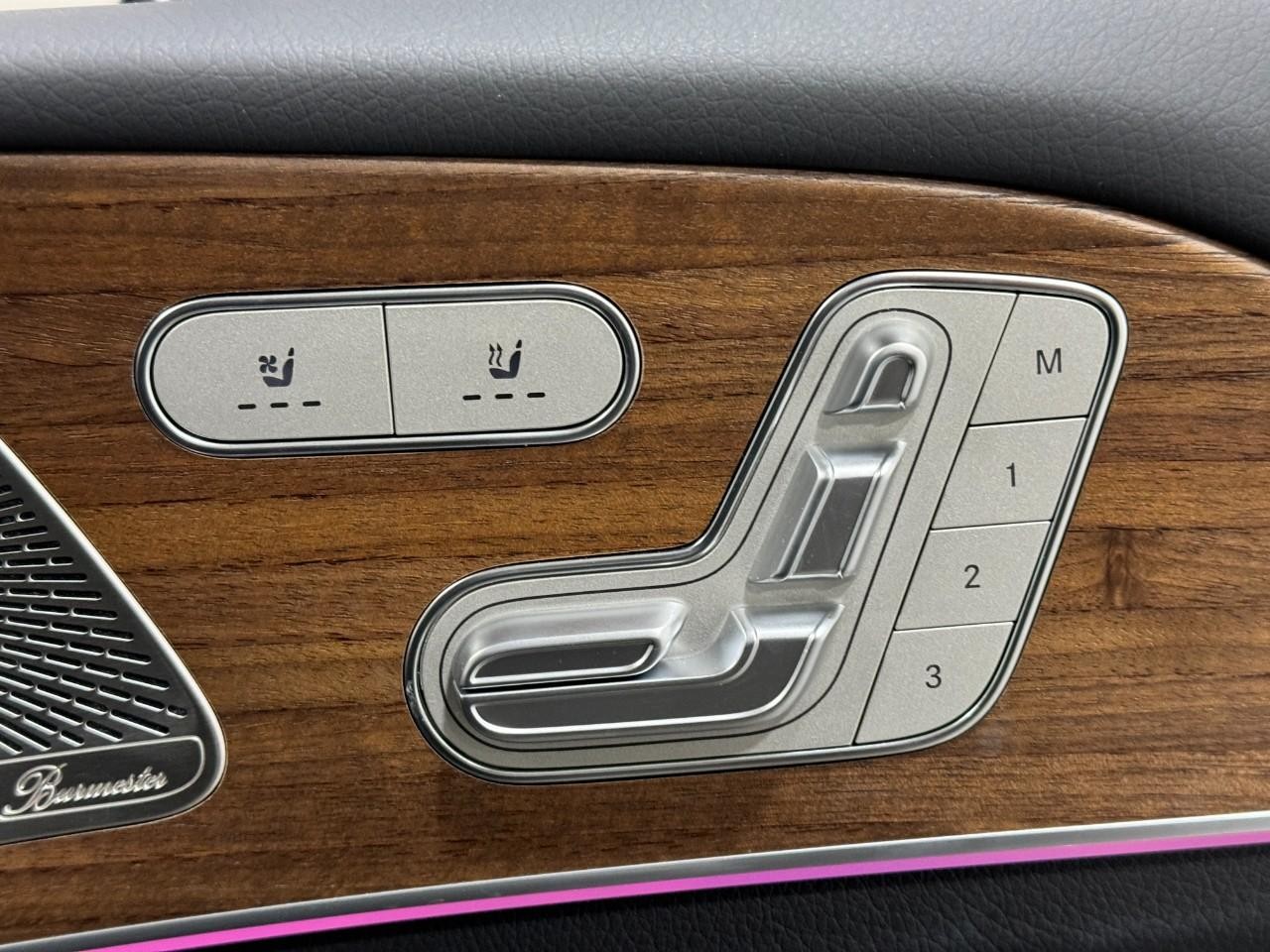 Mercedes-Benz GLE Vehicle Full-screen Gallery Image 21