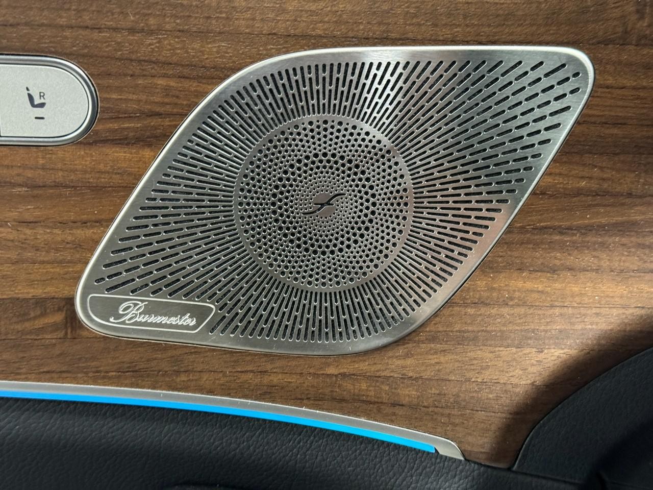 Mercedes-Benz GLE Vehicle Full-screen Gallery Image 24