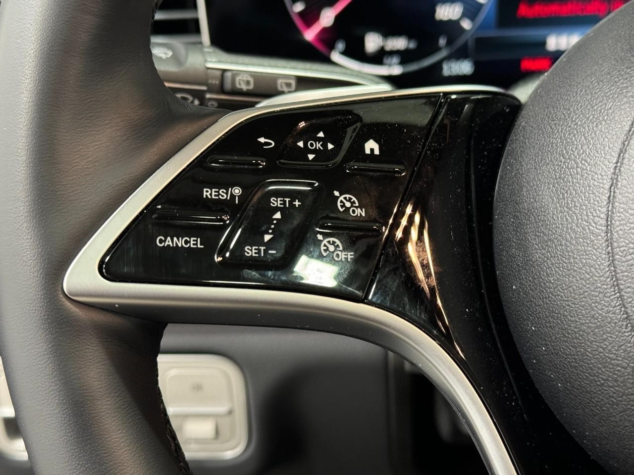 Mercedes-Benz GLE Vehicle Full-screen Gallery Image 33