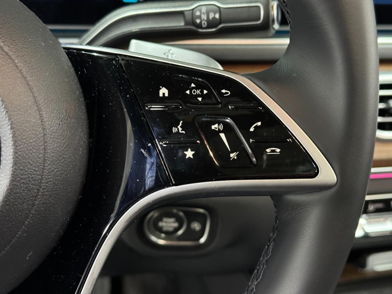 Mercedes-Benz GLE Vehicle Full-screen Gallery Image 34