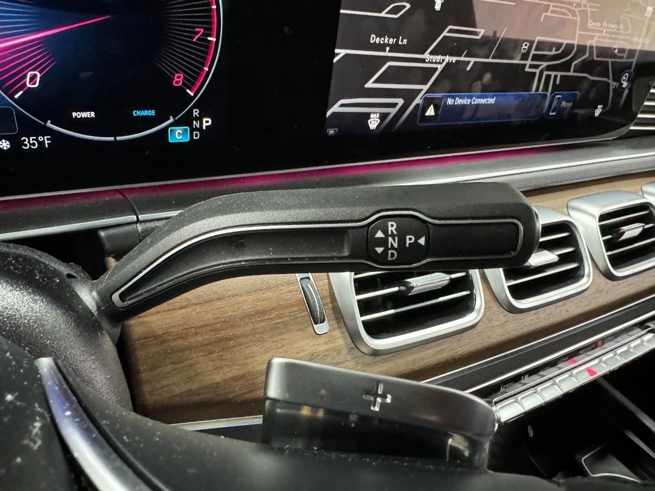 Mercedes-Benz GLE Vehicle Full-screen Gallery Image 36