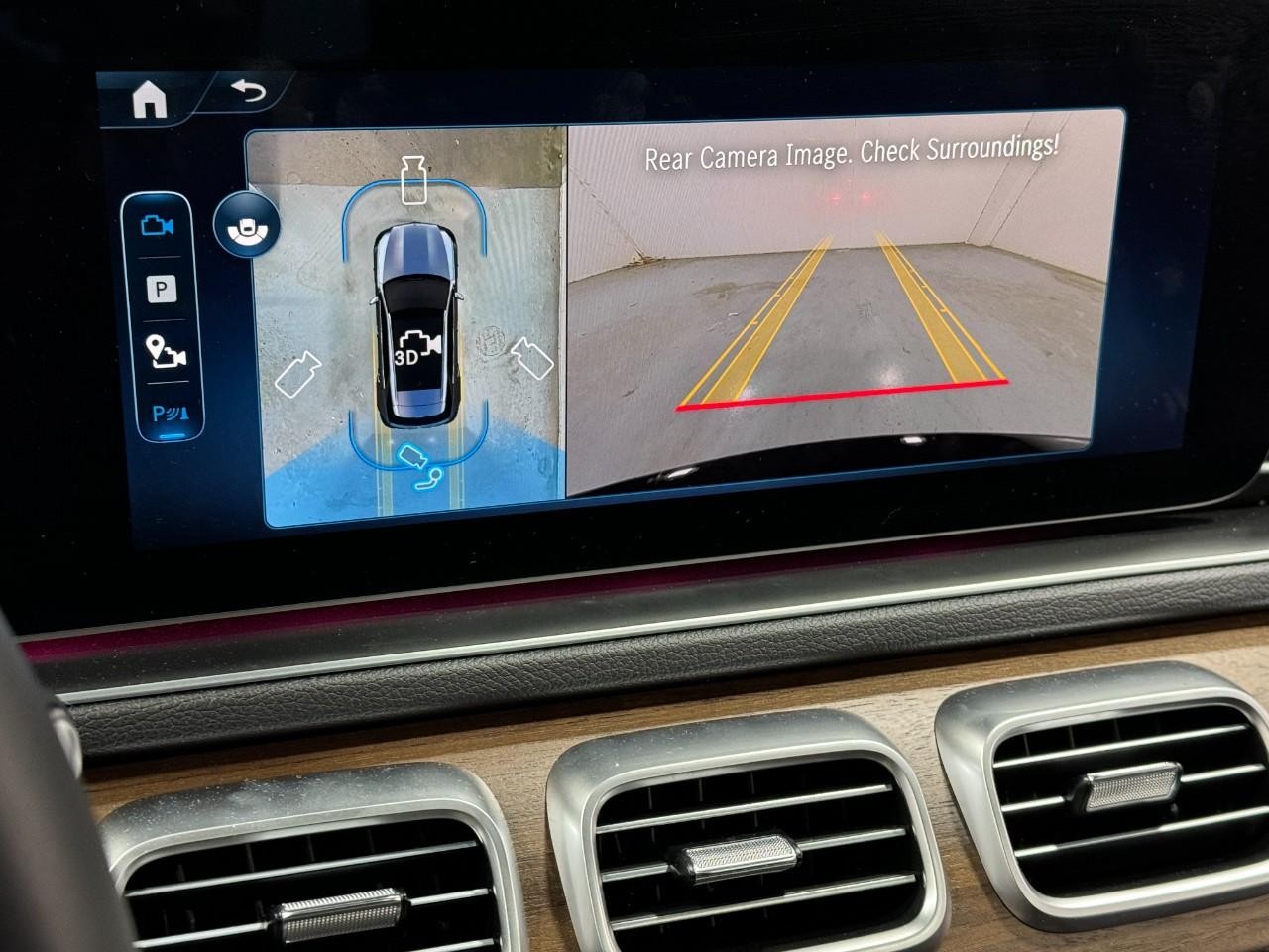 Mercedes-Benz GLE Vehicle Full-screen Gallery Image 37