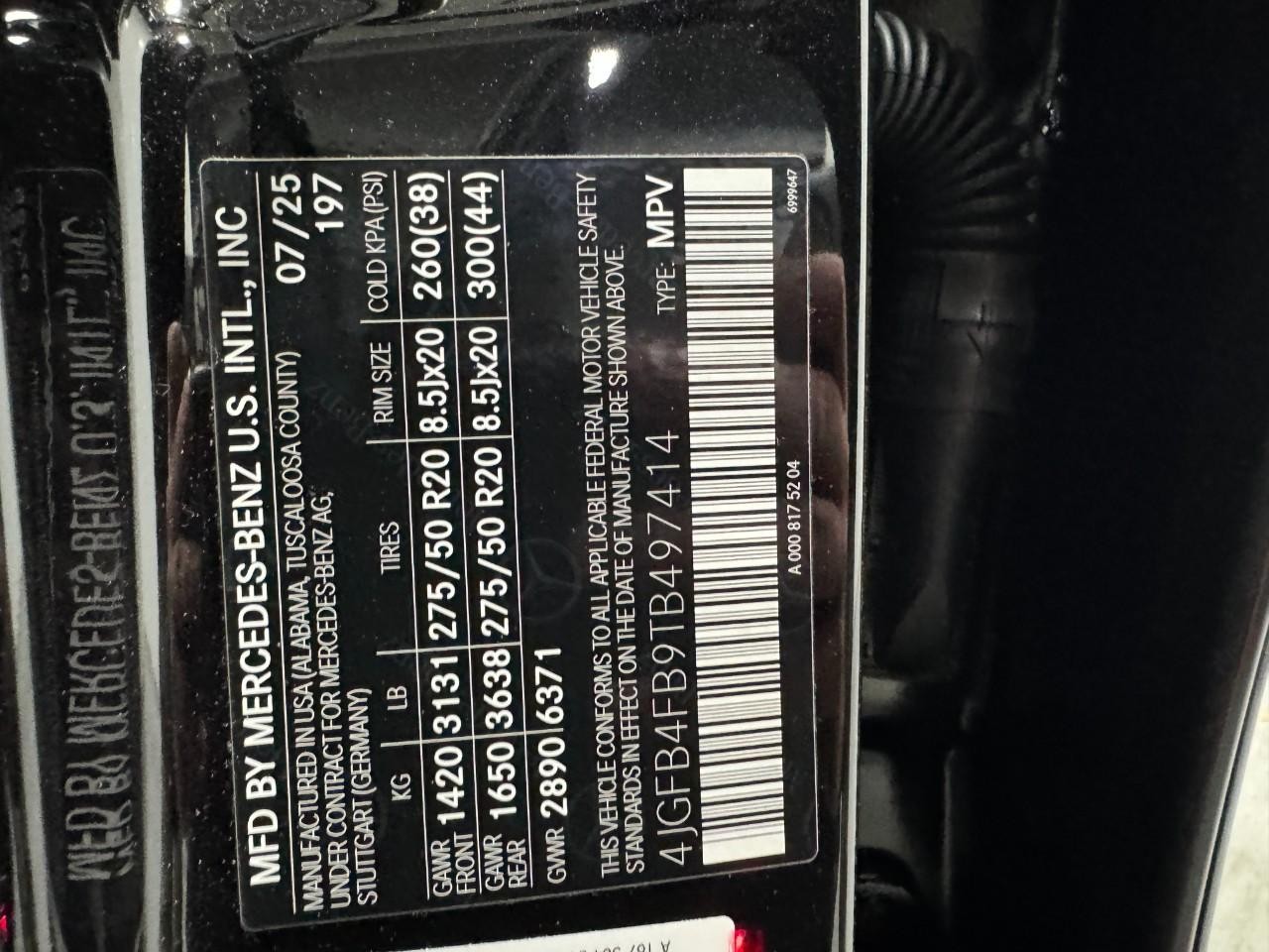 Mercedes-Benz GLE Vehicle Full-screen Gallery Image 38