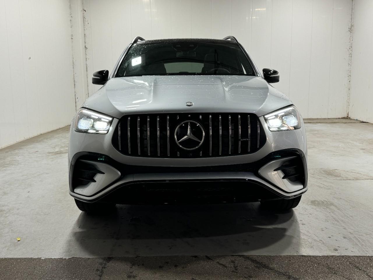 Mercedes-Benz GLE Vehicle Full-screen Gallery Image 7