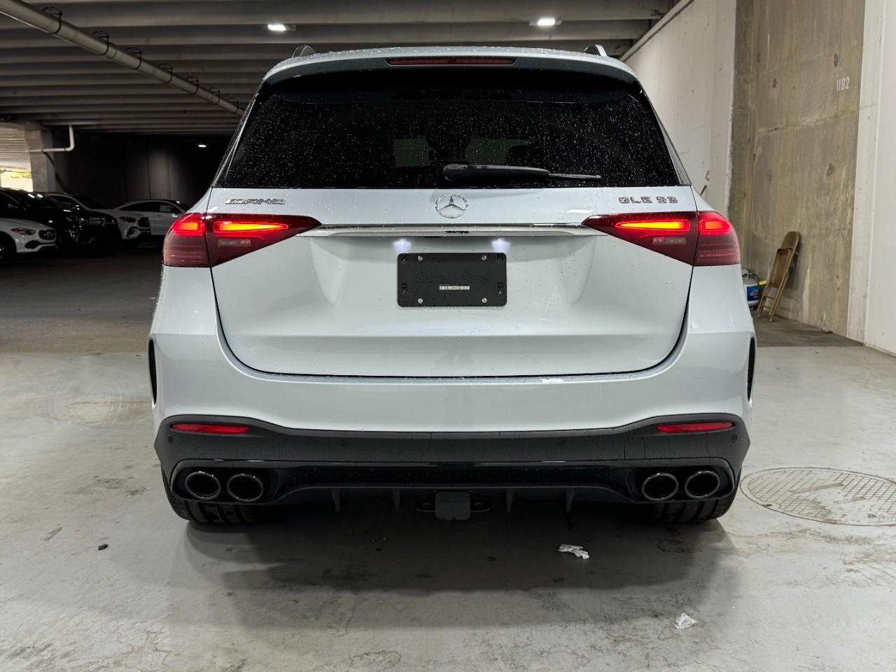 Mercedes-Benz GLE Vehicle Full-screen Gallery Image 9