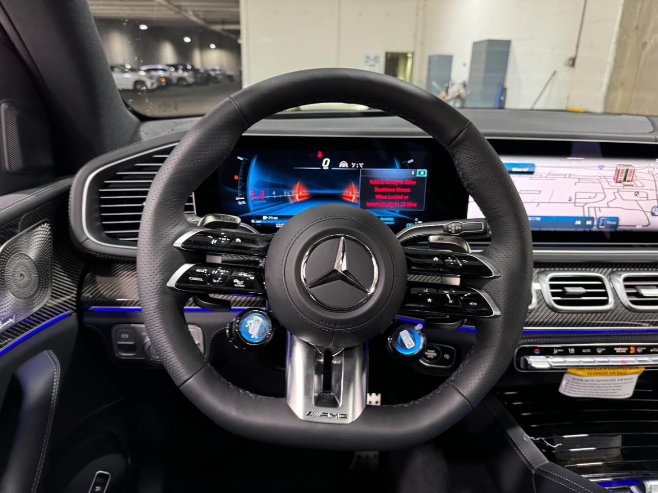 Mercedes-Benz GLE Vehicle Full-screen Gallery Image 14
