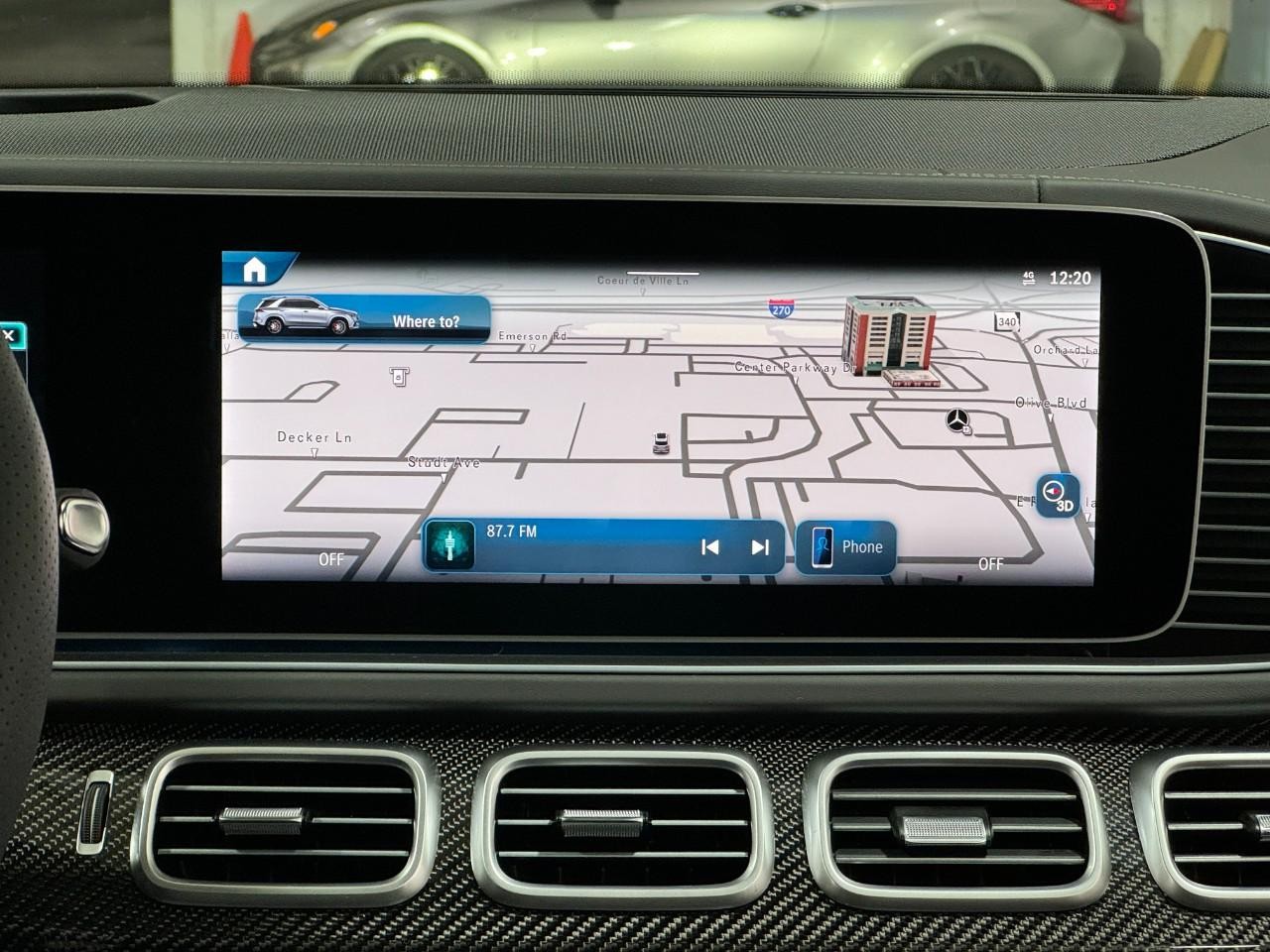 Mercedes-Benz GLE Vehicle Full-screen Gallery Image 15