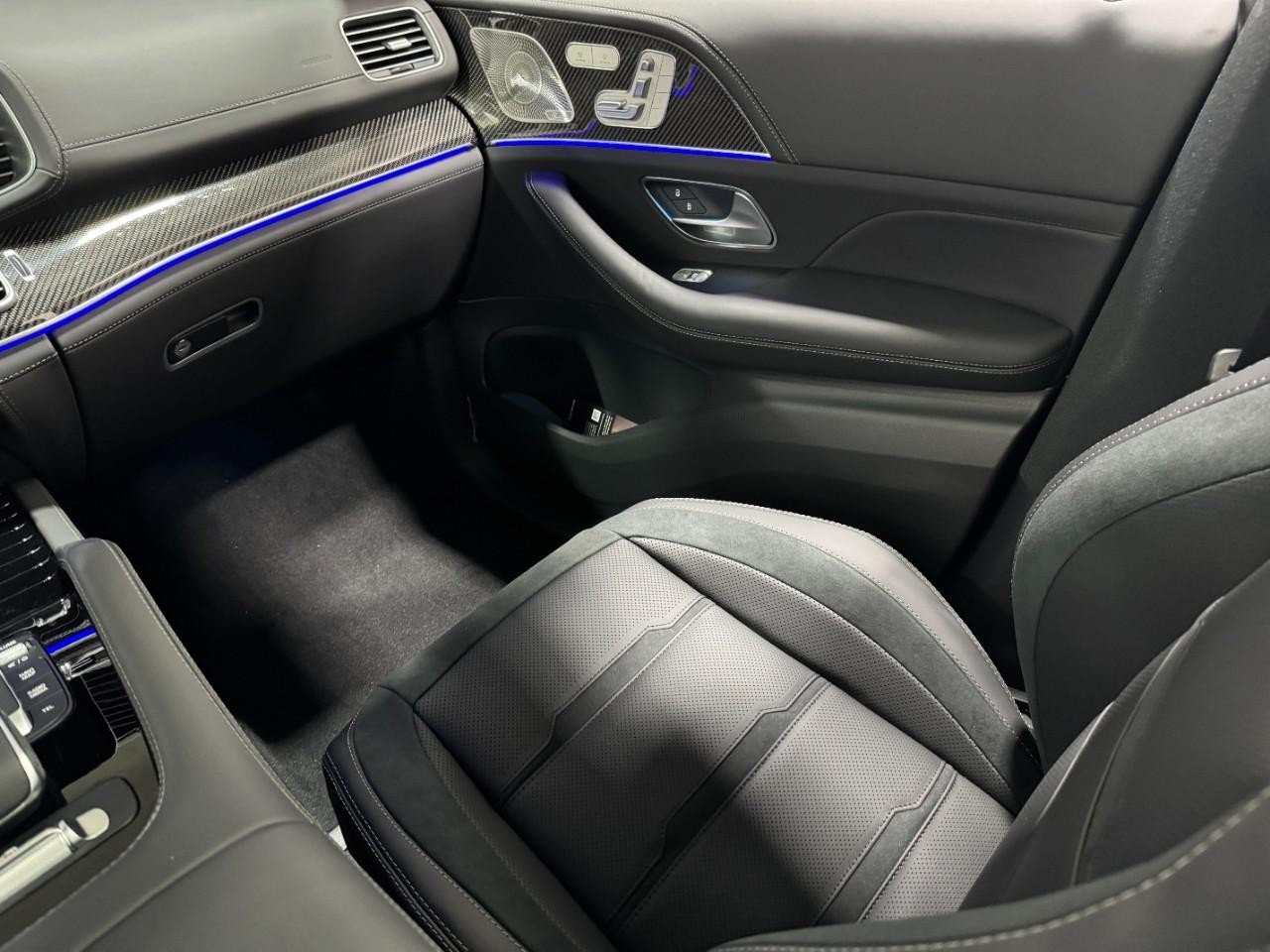 Mercedes-Benz GLE Vehicle Full-screen Gallery Image 18