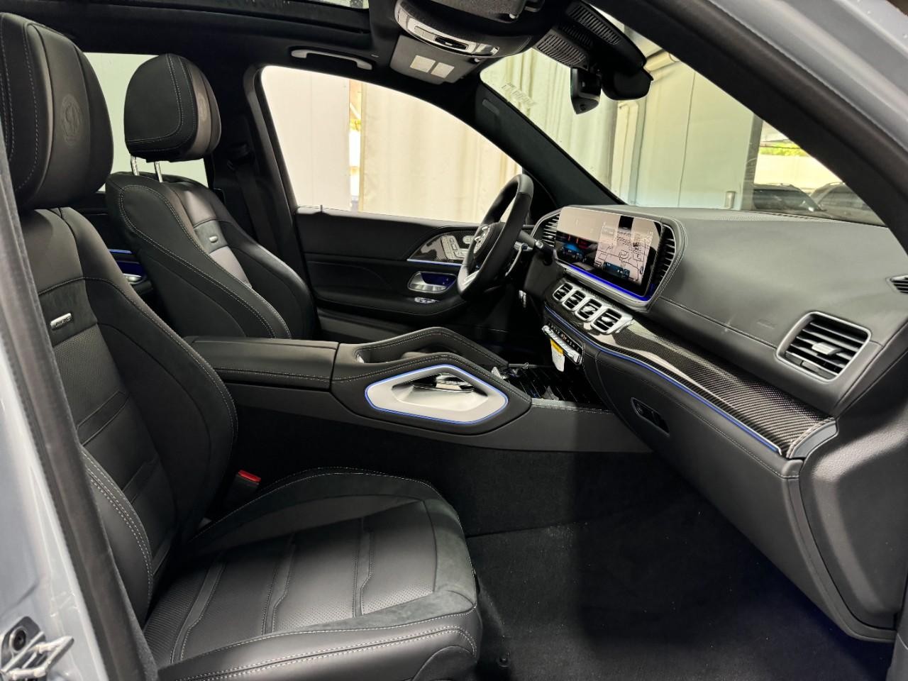 Mercedes-Benz GLE Vehicle Full-screen Gallery Image 19