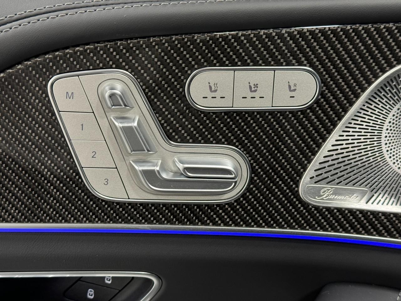 Mercedes-Benz GLE Vehicle Full-screen Gallery Image 25