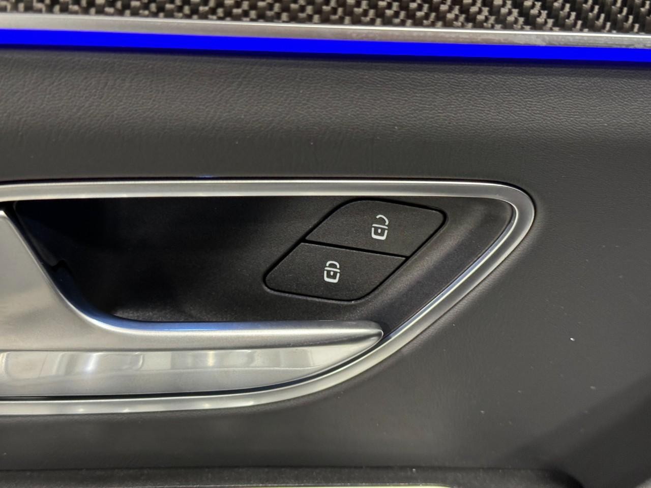 Mercedes-Benz GLE Vehicle Full-screen Gallery Image 26