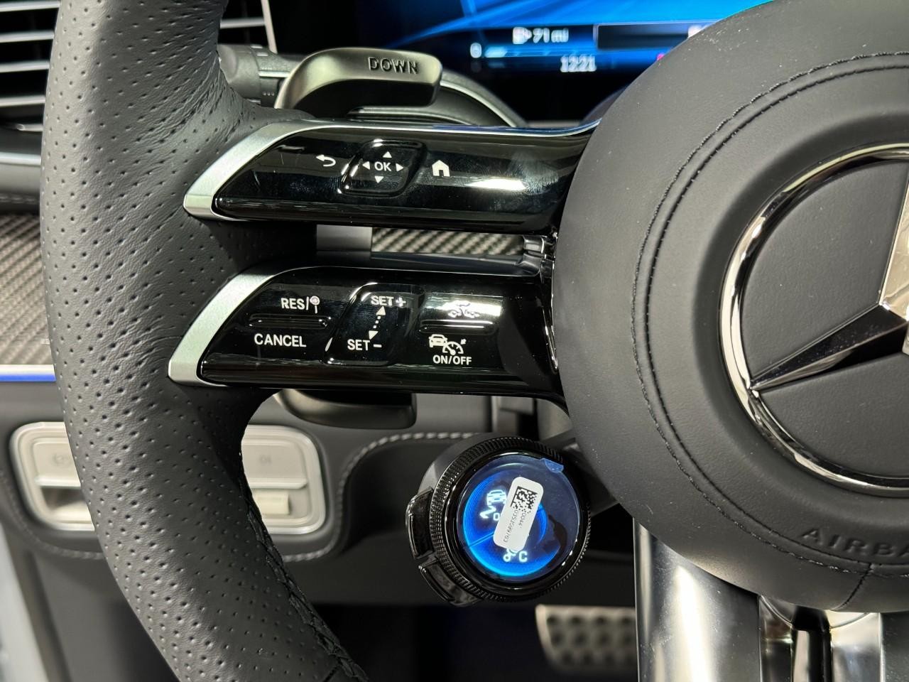 Mercedes-Benz GLE Vehicle Full-screen Gallery Image 32