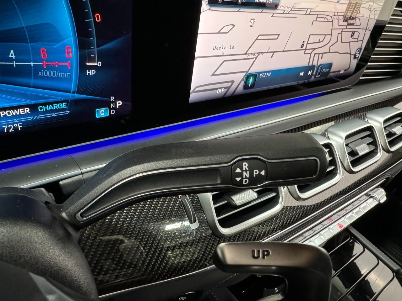 Mercedes-Benz GLE Vehicle Full-screen Gallery Image 35