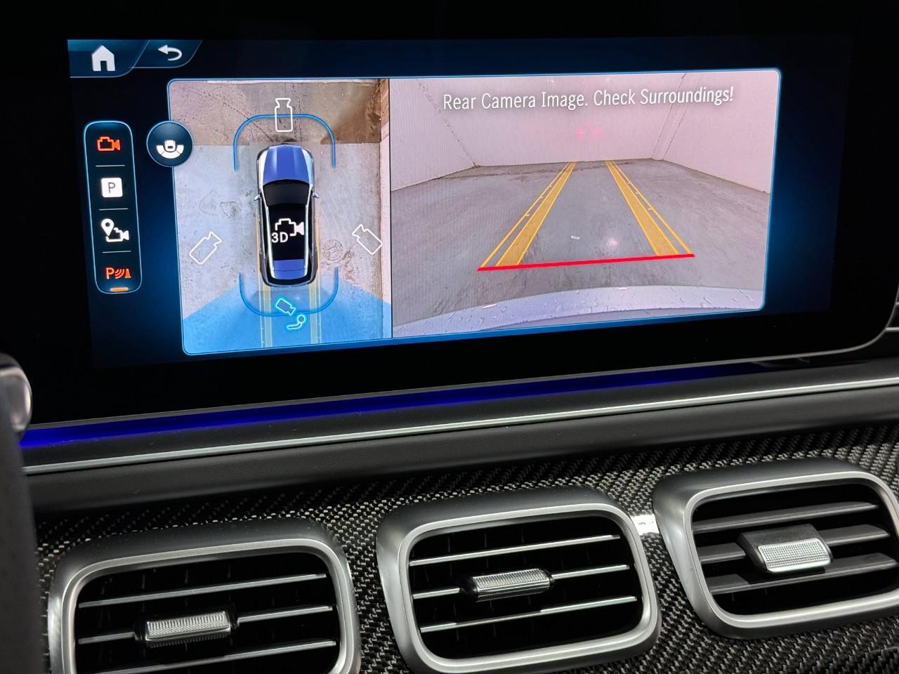 Mercedes-Benz GLE Vehicle Full-screen Gallery Image 36