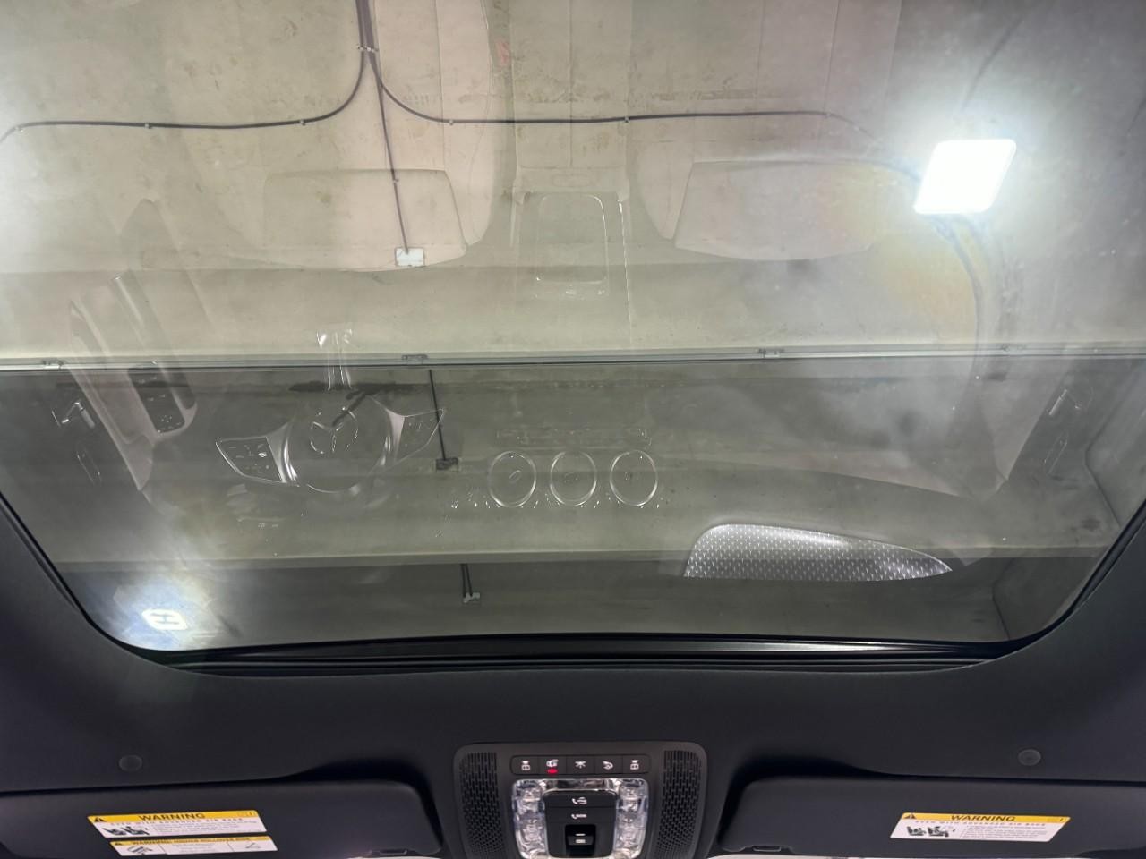 Mercedes-Benz GLA Vehicle Full-screen Gallery Image 11