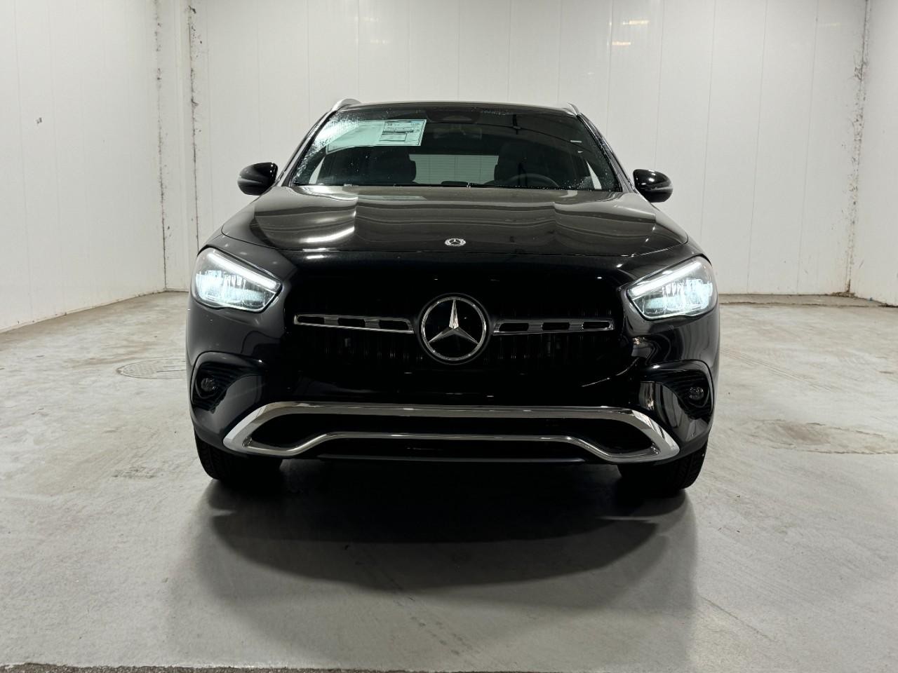 Mercedes-Benz GLA Vehicle Full-screen Gallery Image 7