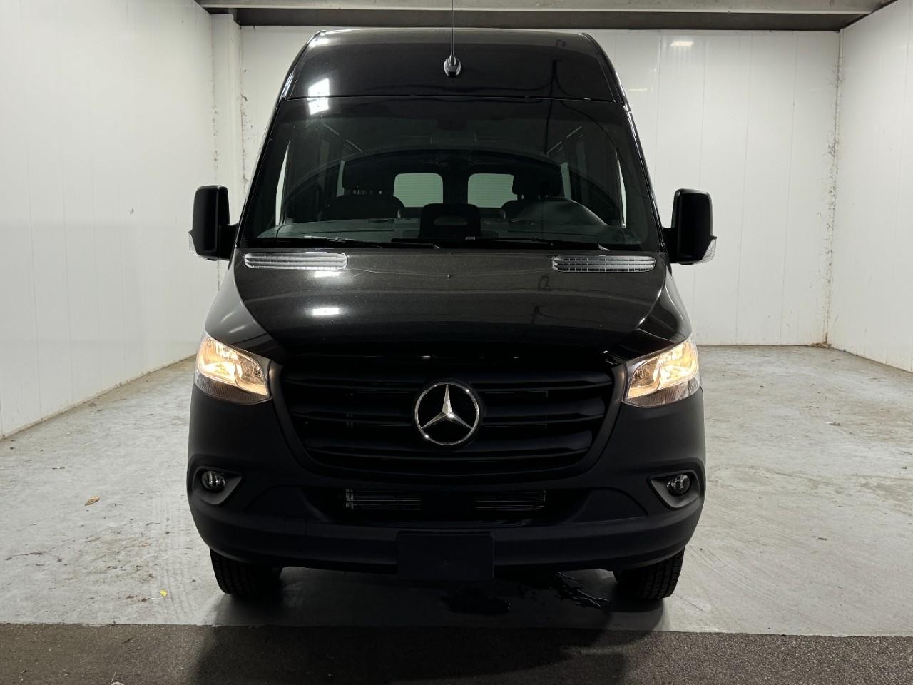 Mercedes-Benz Sprinter Cargo Van Vehicle Full-screen Gallery Image 7
