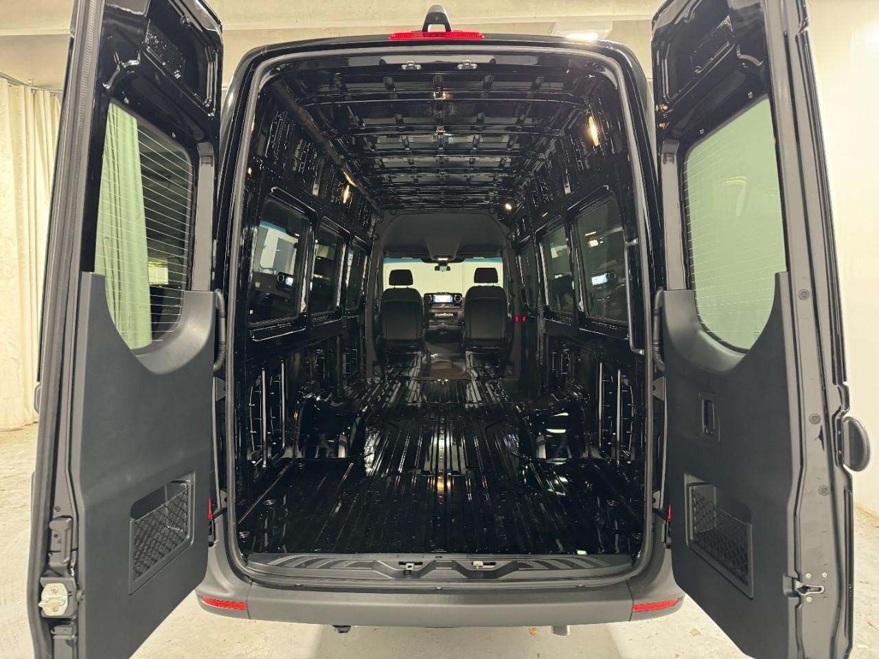 Mercedes-Benz Sprinter Cargo Van Vehicle Full-screen Gallery Image 9
