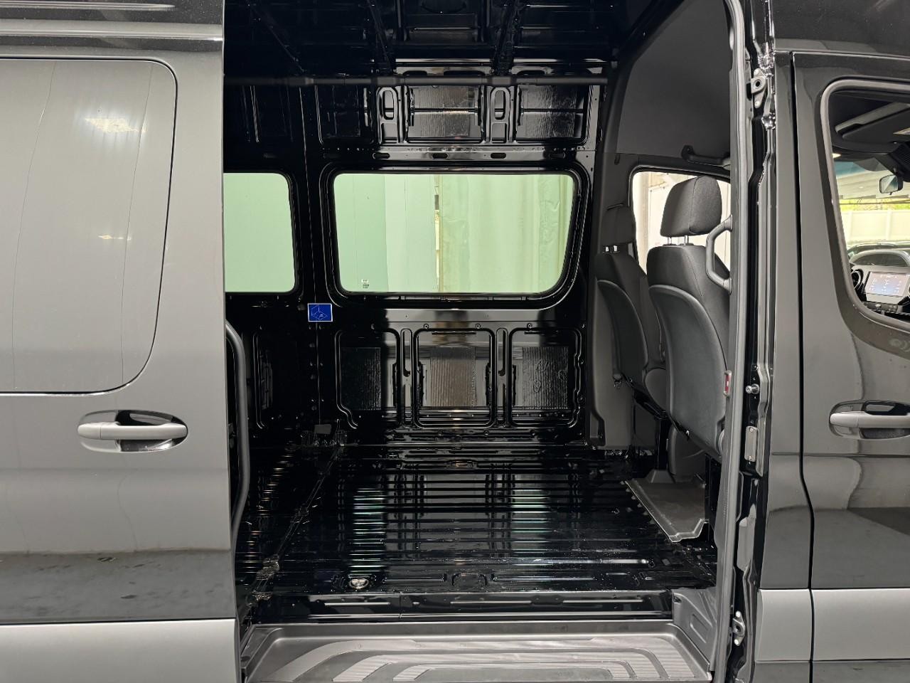Mercedes-Benz Sprinter Cargo Van Vehicle Full-screen Gallery Image 10