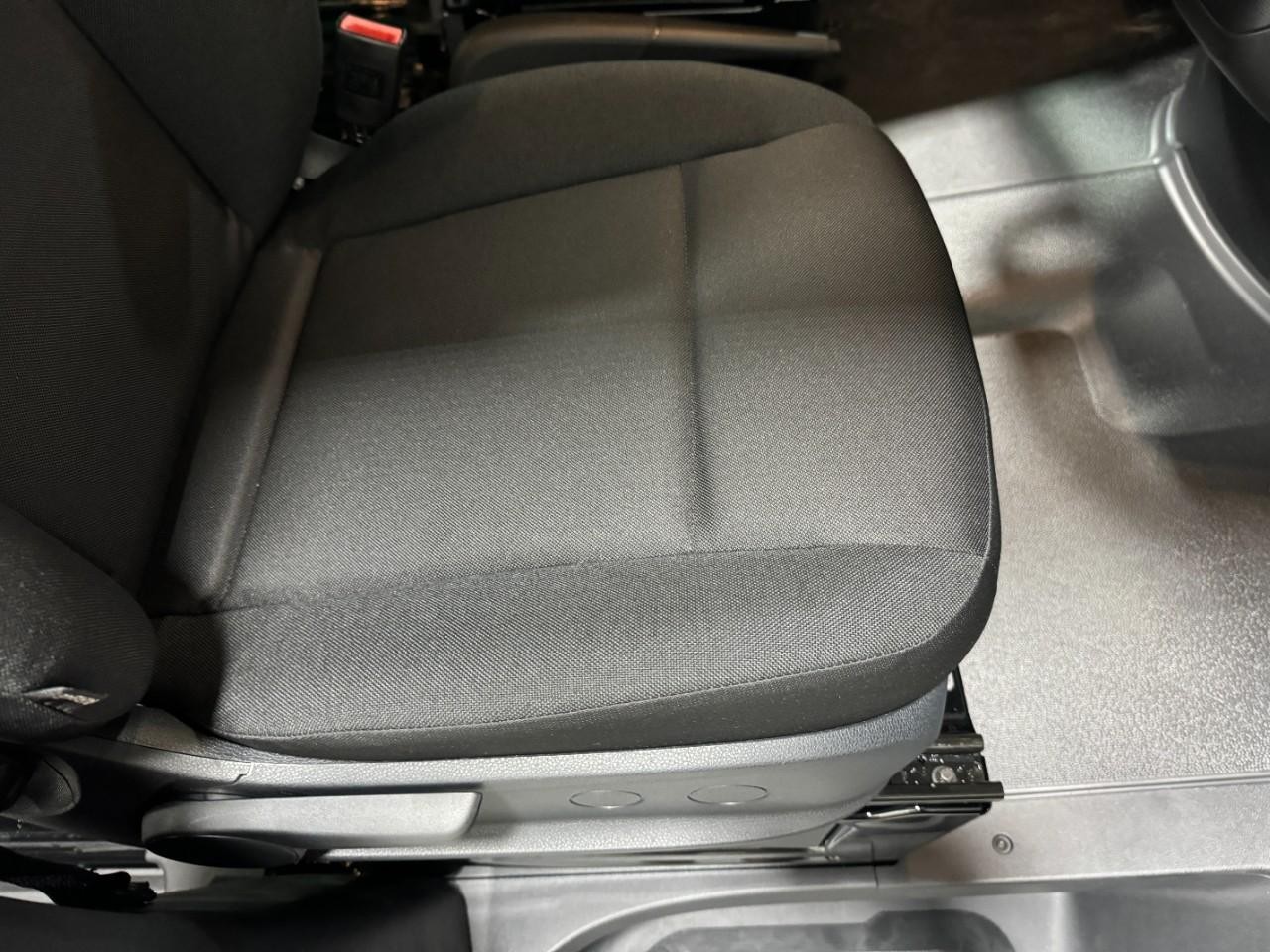 Mercedes-Benz Sprinter Cargo Van Vehicle Full-screen Gallery Image 18