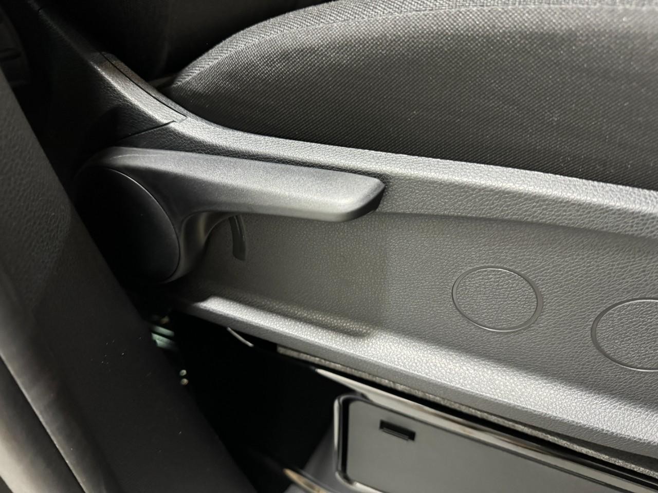 Mercedes-Benz Sprinter Cargo Van Vehicle Full-screen Gallery Image 19