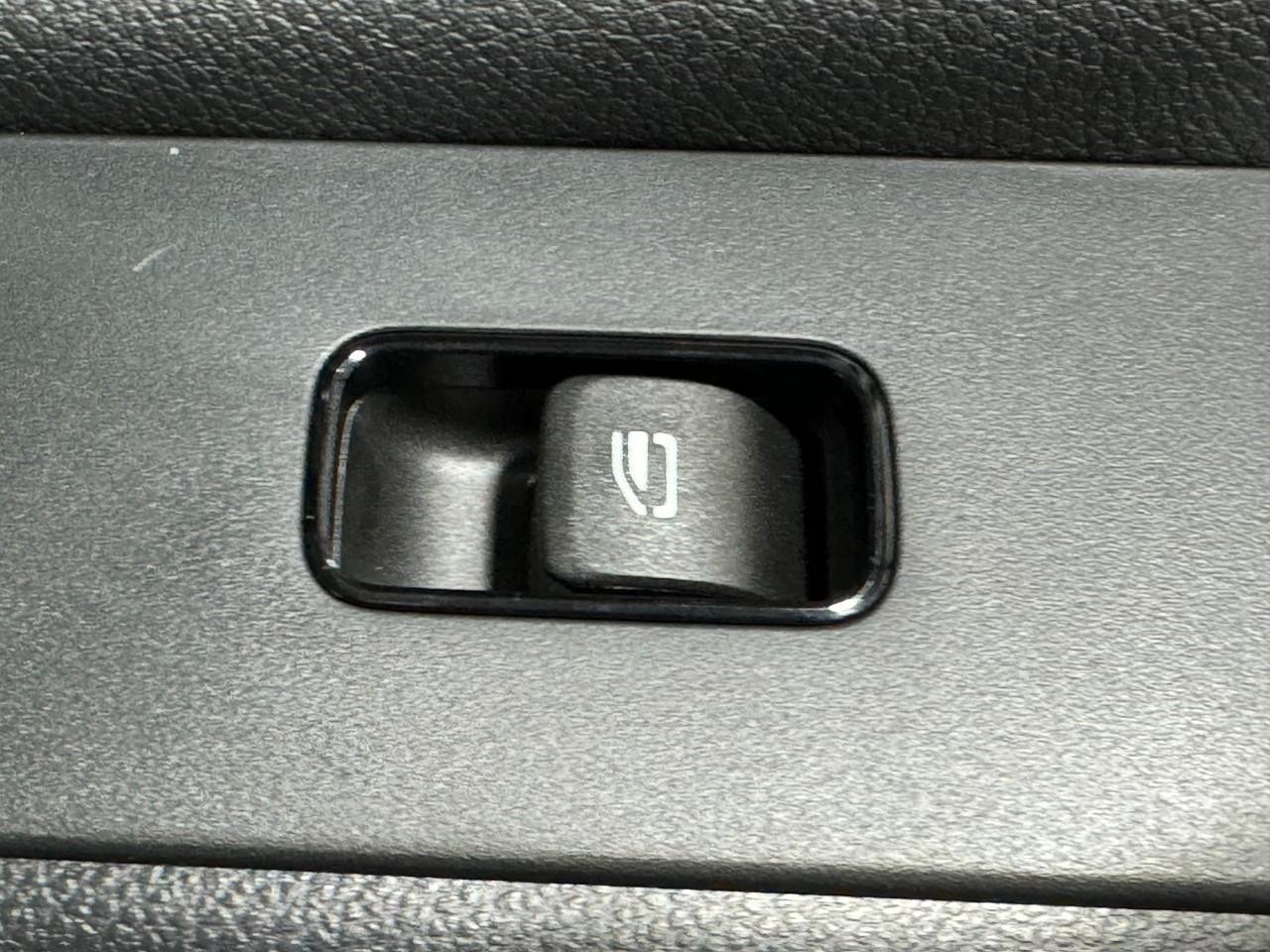 Mercedes-Benz Sprinter Cargo Van Vehicle Full-screen Gallery Image 20